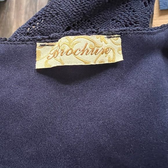 🌿4/$35🌿 BROCHURE Navy Blue Scoop Neck‎ Lace 3/4 Sleeve Blouse - Picture 6 of 7